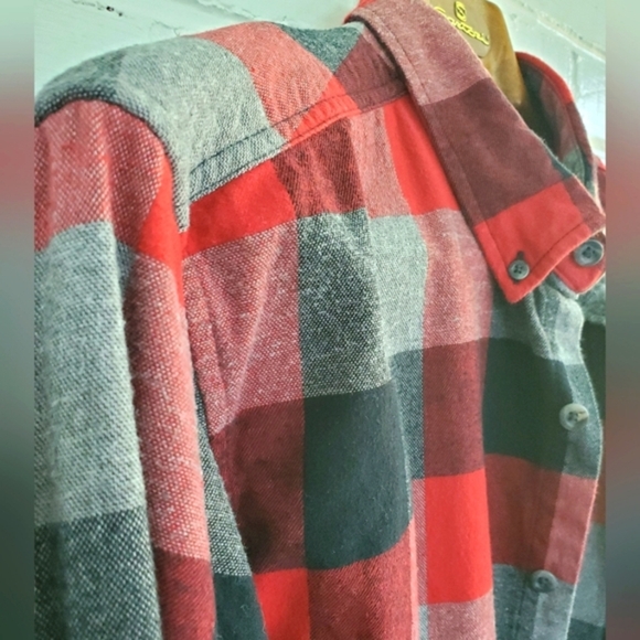 Eddie Bauer Men's shirt / shacket. Red, grey, black plaid. XL - Picture 3 of 9